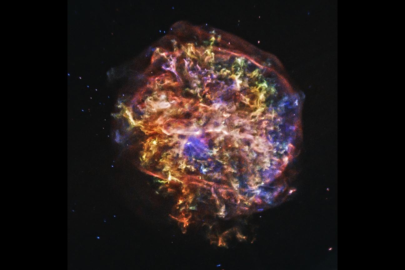 nasa releases never before seen supernova photos from chandra observatory g292