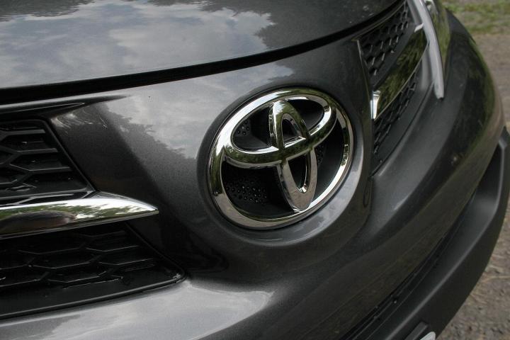 2014 Toyota Rav4 Limted front badge