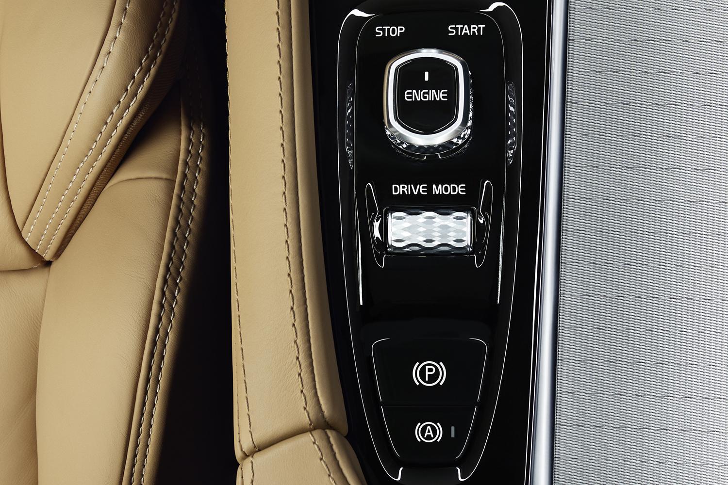 2015 Volvo XC90 center controls