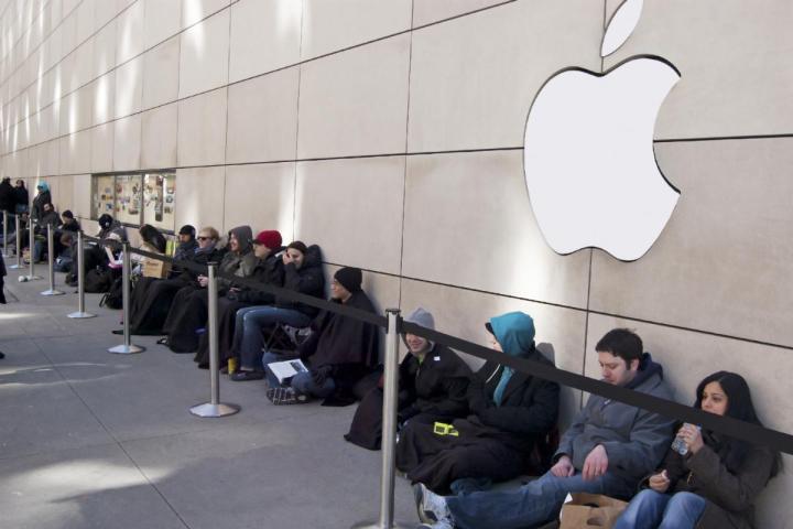 Apple store iPhone upgrade line