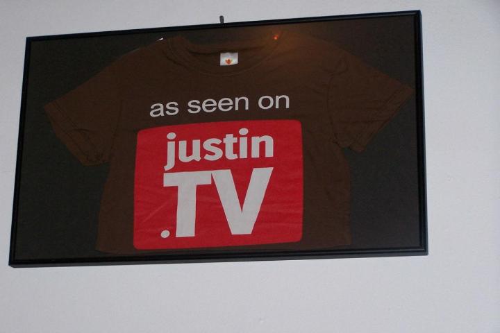 justin tv shuts asks users switch twitch