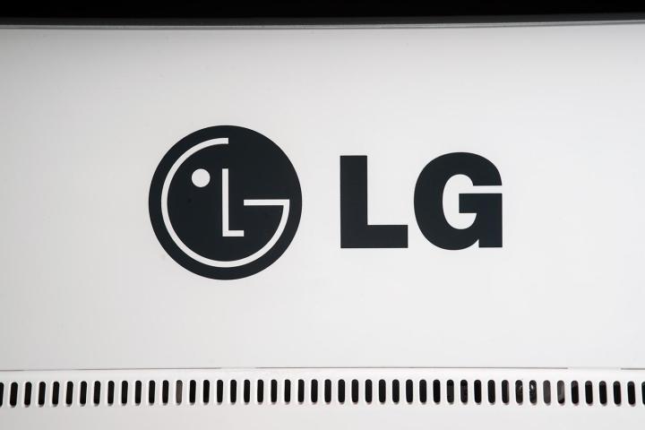 LG 22CV241 Chromebase review macro logo