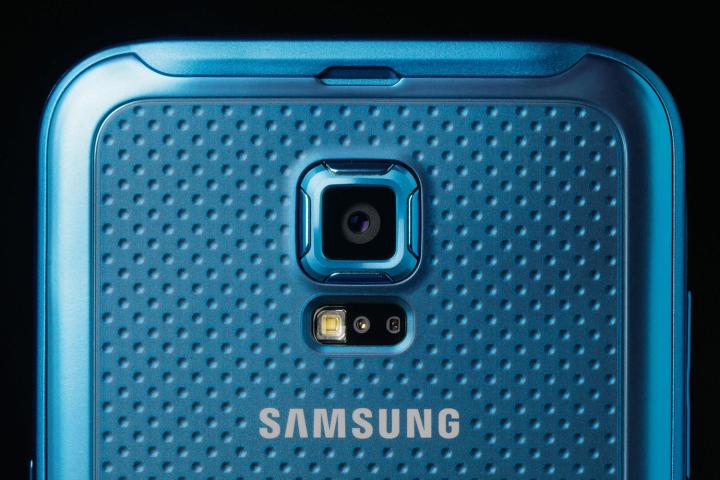 Samsung Galaxy S5 Sport back camera