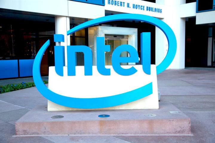 intel believes pc business was reinvigorated in 2014