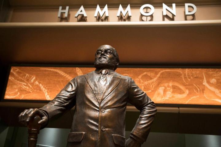 jurassic world director pays tribute richard attenborough photo set john hammond statue