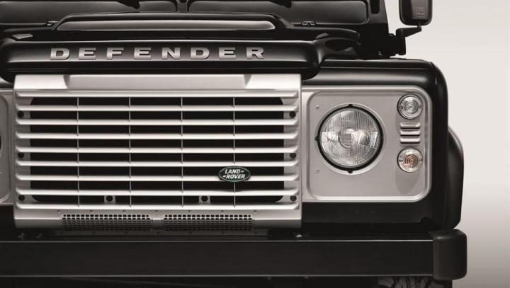 land rover announces limited edition defender africa lr def silver pack detail 190214 lowres 970x548 c