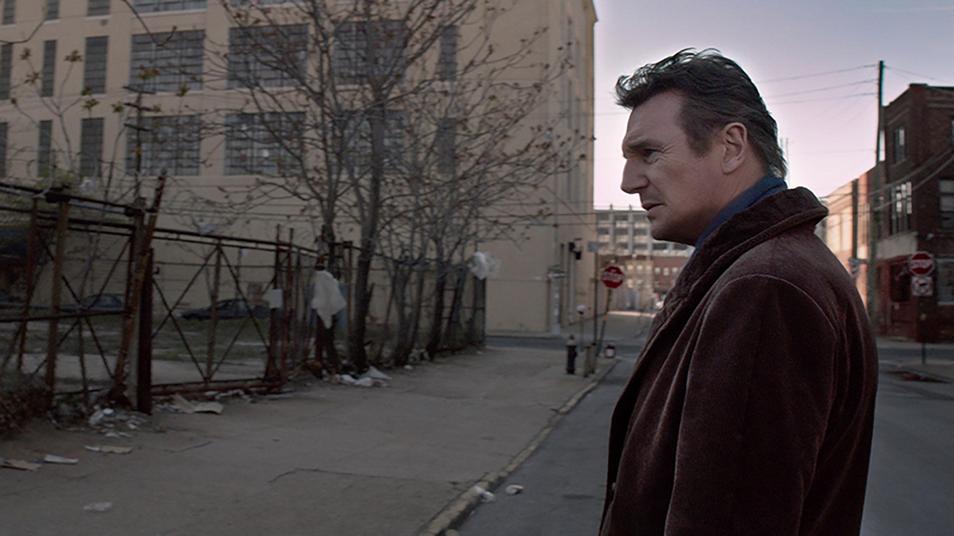 a walk among the tombstones review screenshot 2