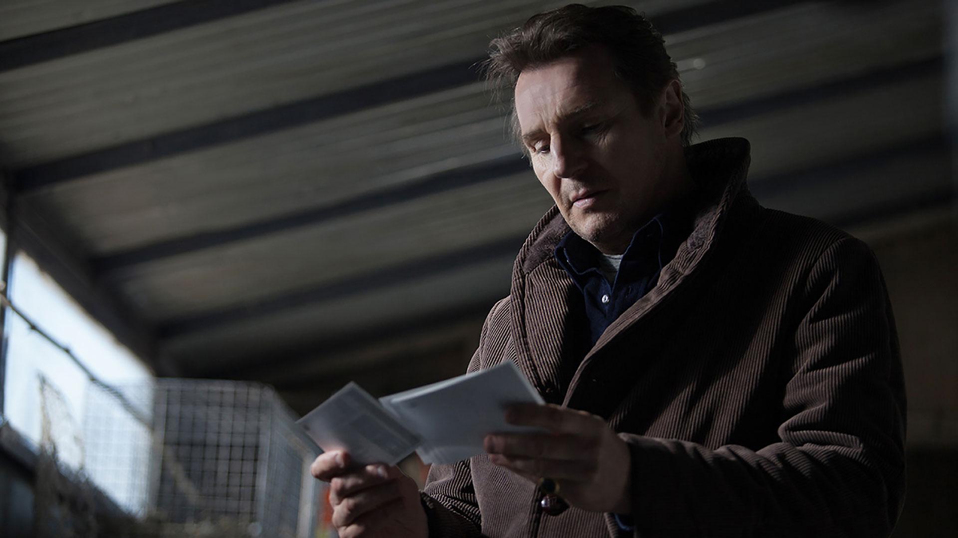 a walk among the tombstones review screenshot 4