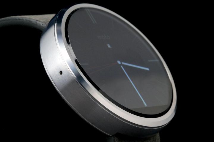 Moto 360 Watch face angle 3