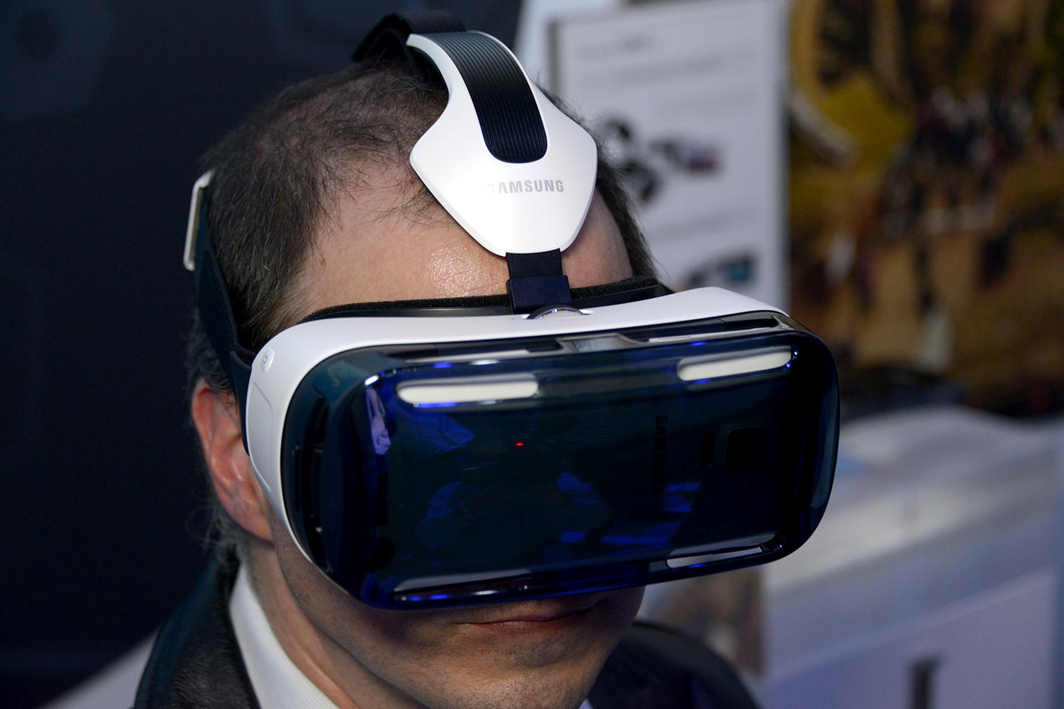 Samsung vr oculus. Samsung Gear VR. Реклама Samsung Gear VR. VR Headset Prices. Samsung VR для ПК.