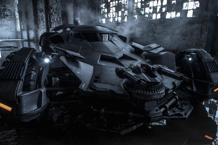 new photos batman v superman set offer perspective redesigned batmobile