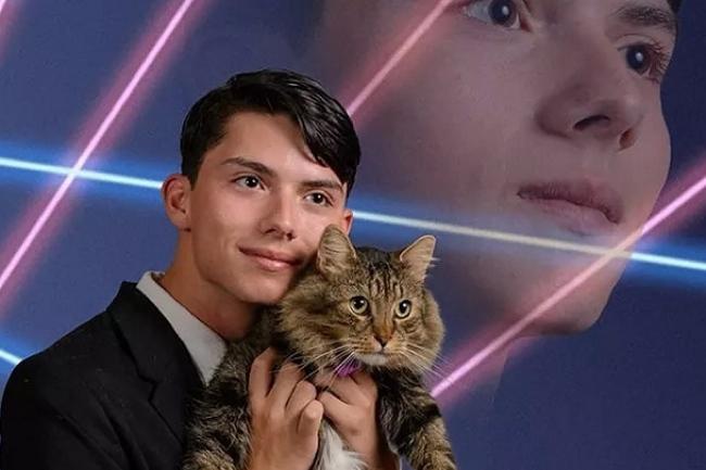 teen petitions self portrait cat lasers yearbook pic draven rodriguez mr bigglesworth