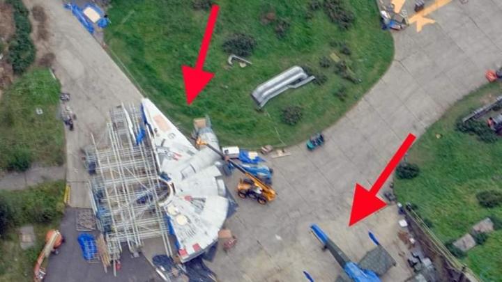 photographer accidentally gets aerial shot millenium falcon star wars episode vii set