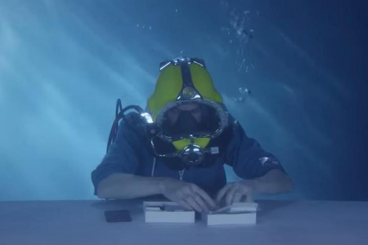 underwater-unboxing