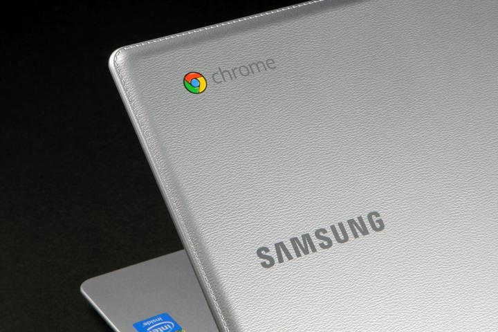 Samsung Chromebook 2 XE500C12-K01US review texture logo