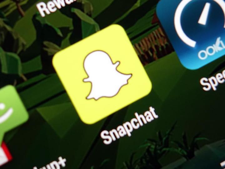 snapchat ditches white border adds group maps