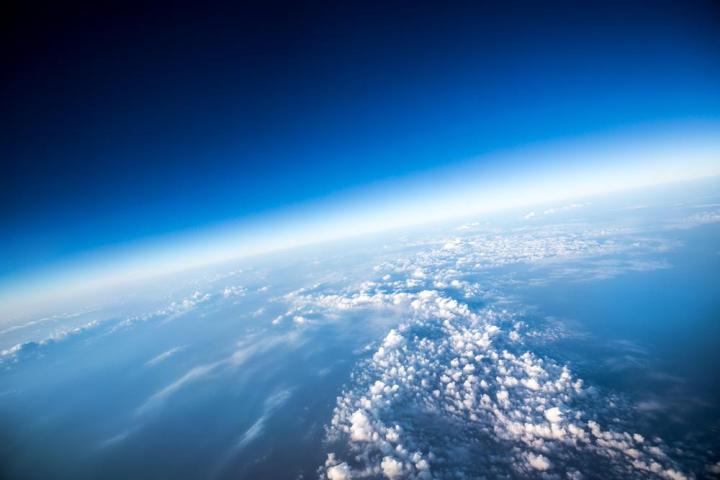 alan eustace breaks skydive world record felix baumgartner stratosphere