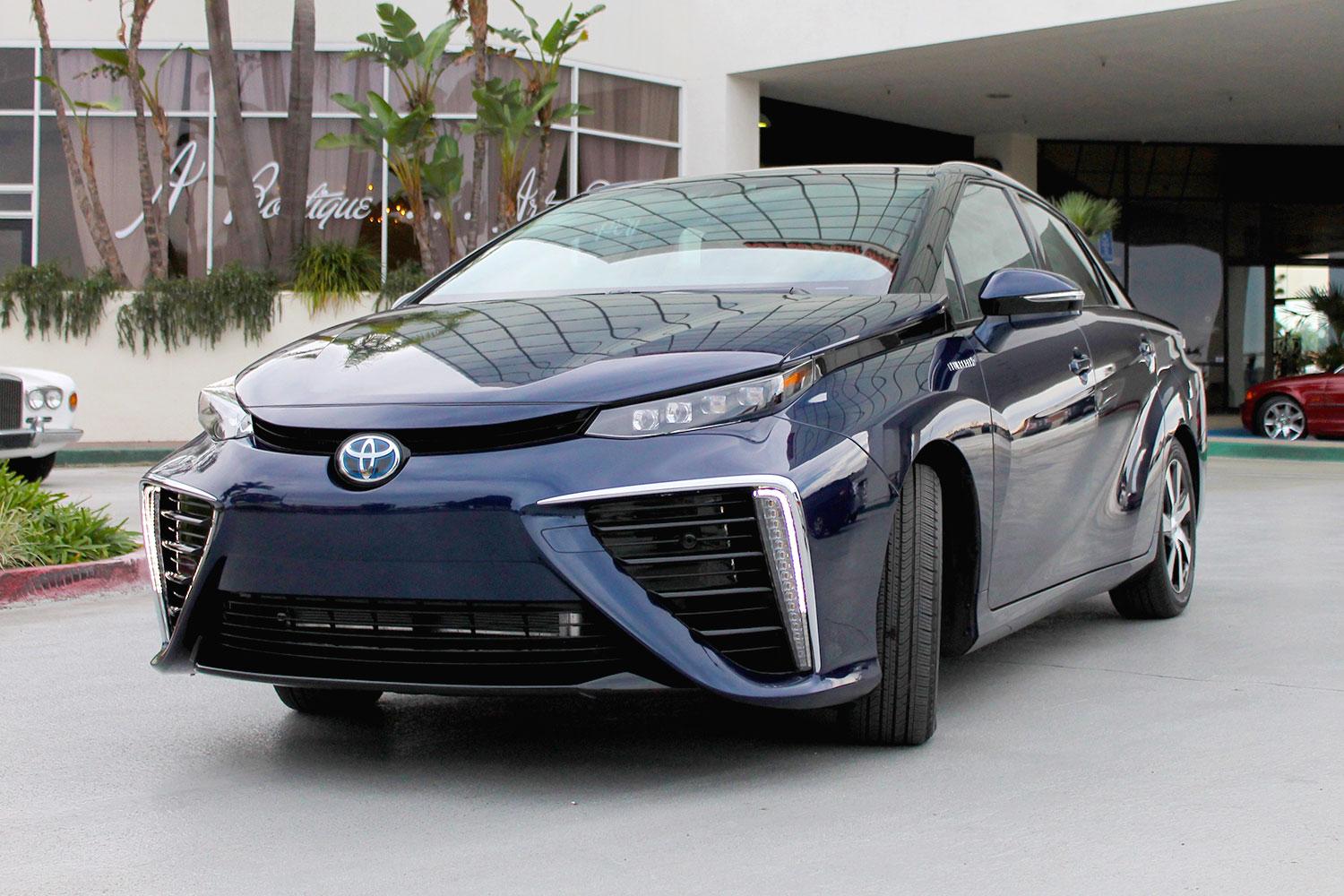 first drive 2015 toyota mirai 2016 front angle