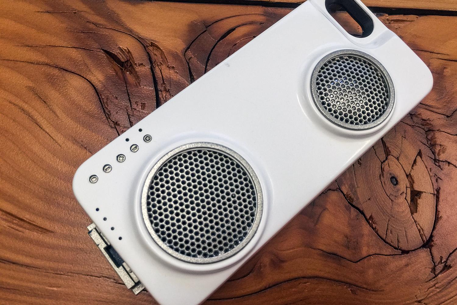 Peri iPhone case with speaker 3