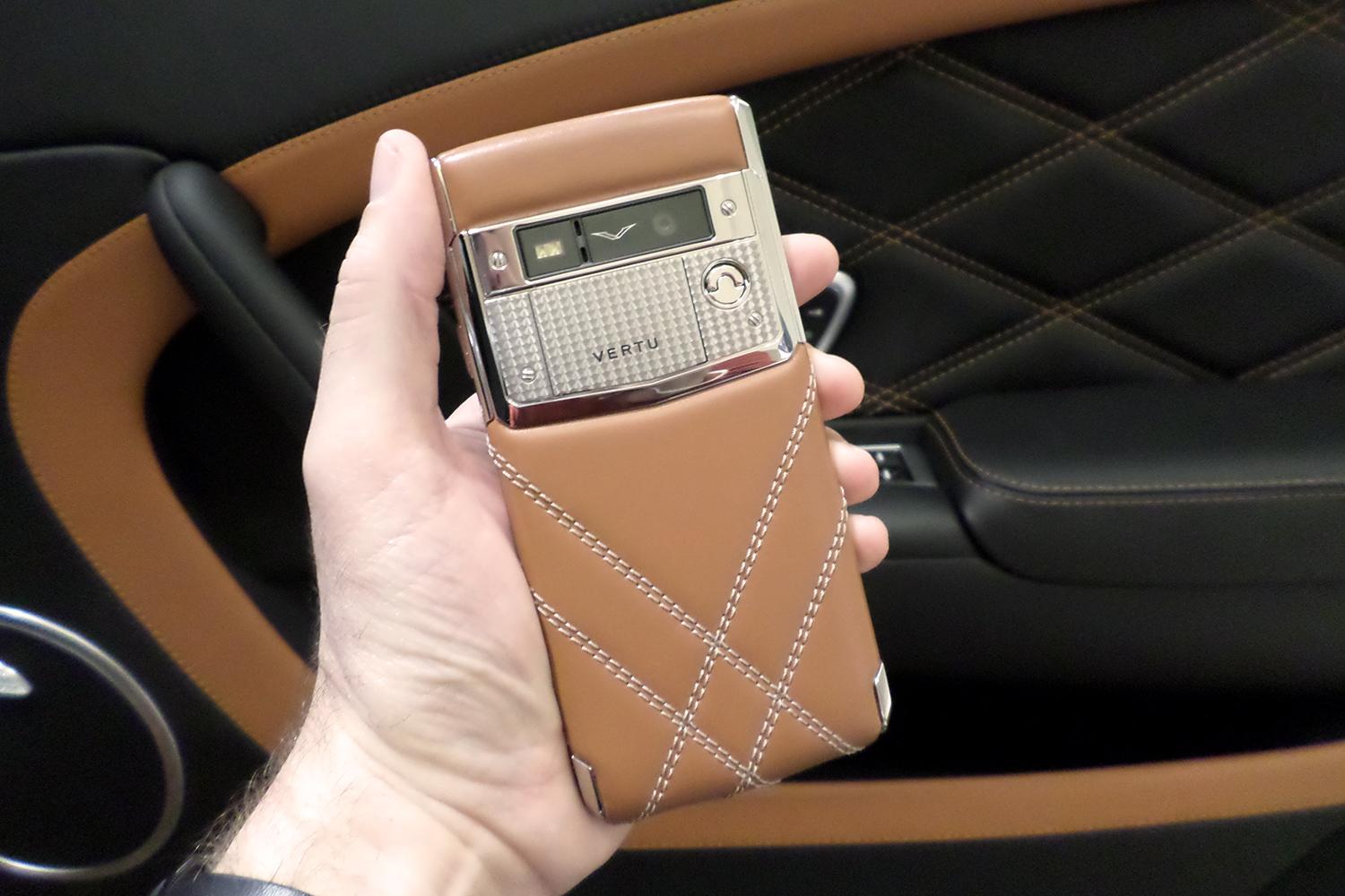 Vertu Signature Touch for Bentley hands on