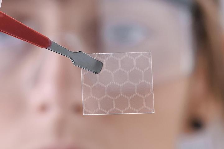 graphene and other tech ready to revolutionize wearables wearnext graphine
