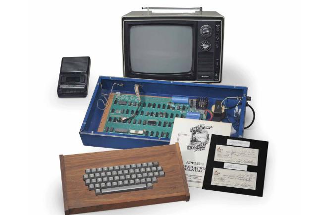 working apple 1 sold by steve jobs fetches only 365000 at auction dec 2014