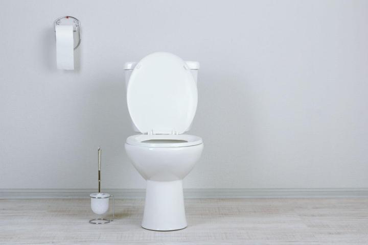how to unclog a toilet version 1418303888 shutterstock 141762976