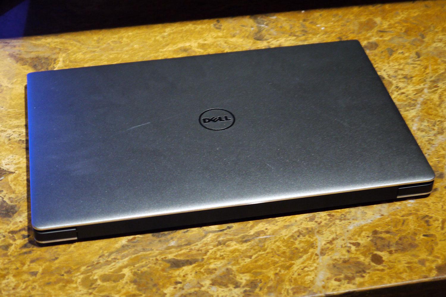 dell xps 13 laptop has a screen with virtually no bezel hands on p1100295
