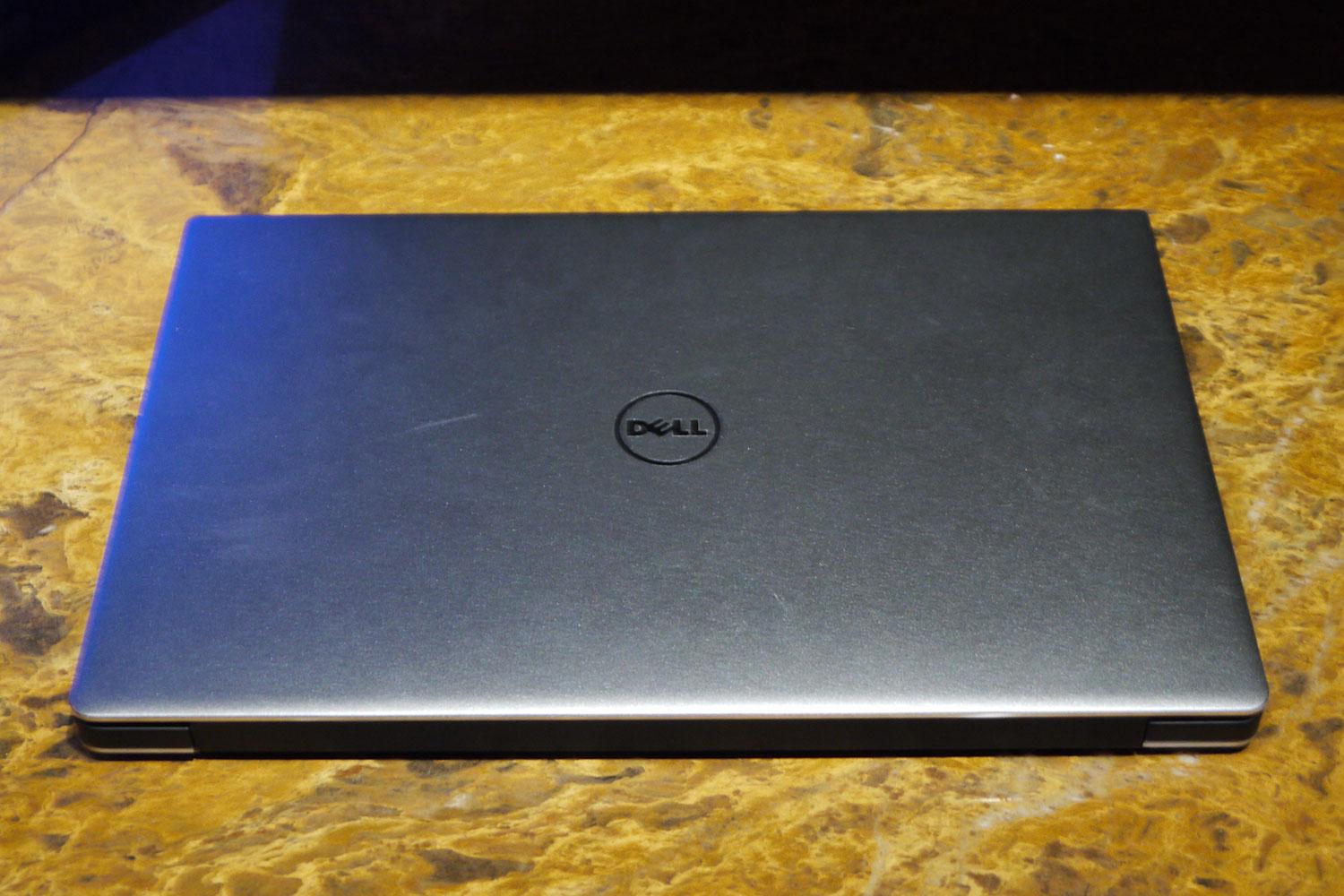 dell xps 13 laptop has a screen with virtually no bezel hands on p1100296