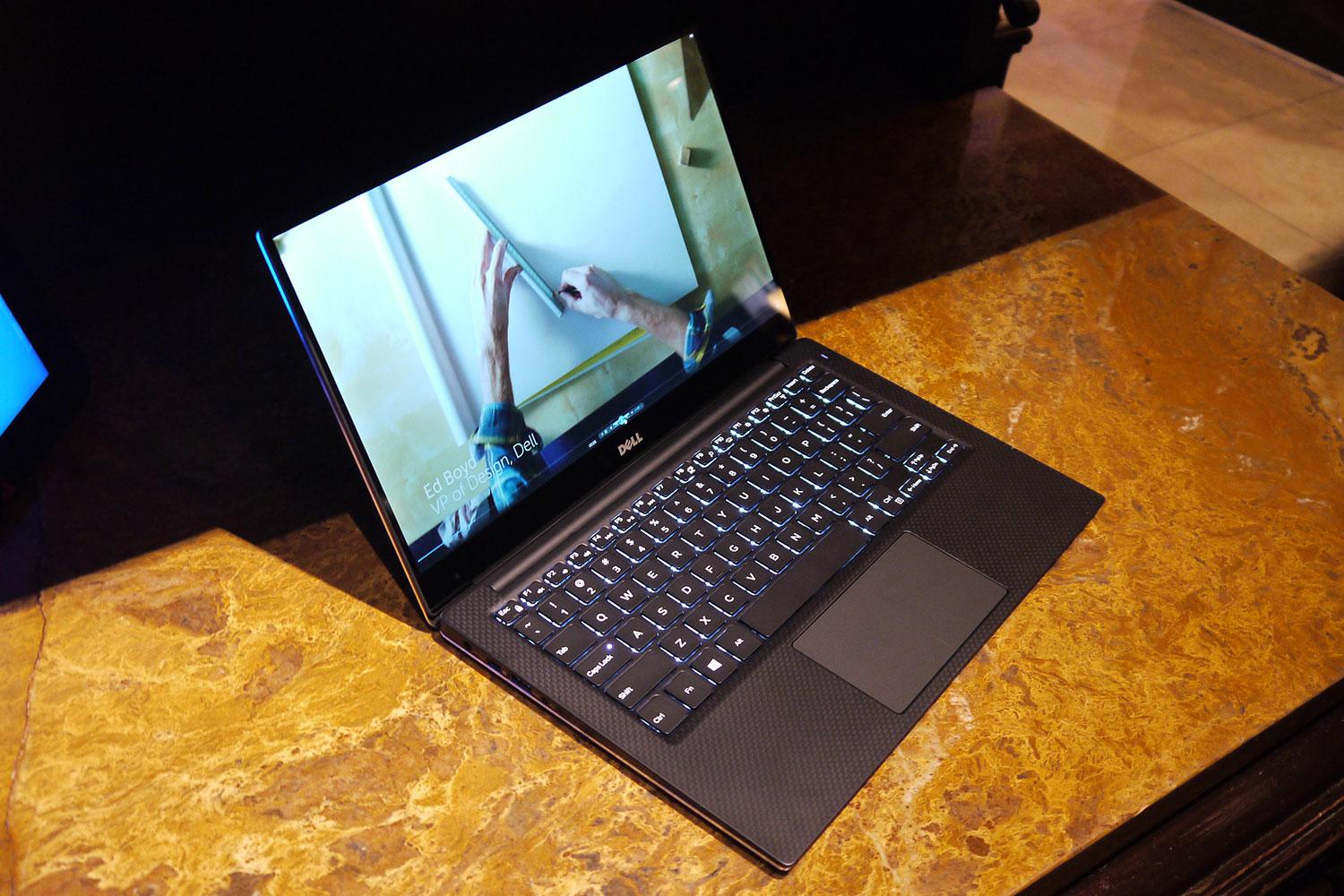 dell xps 13 laptop has a screen with virtually no bezel hands on p1100305