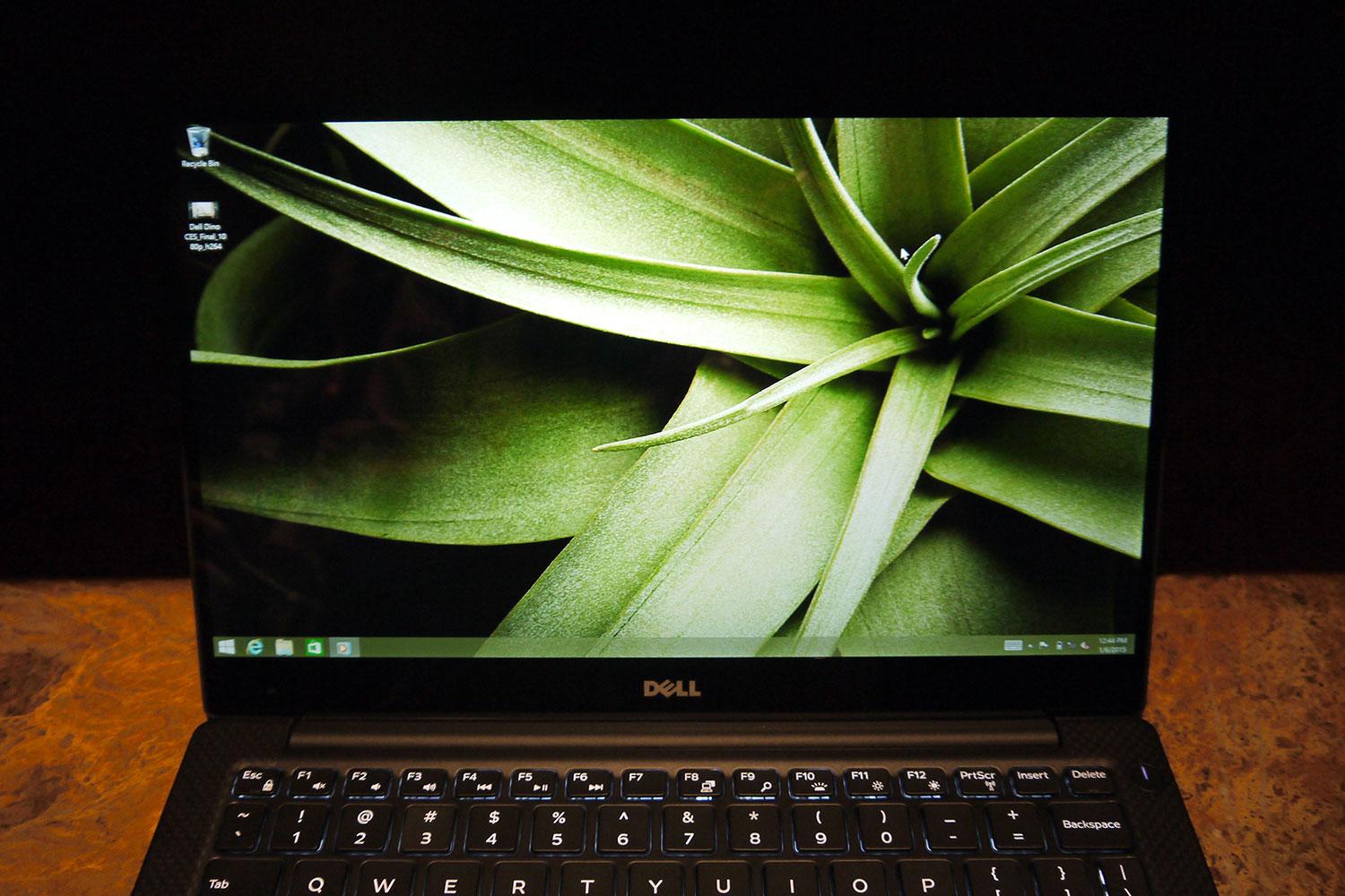dell xps 13 laptop has a screen with virtually no bezel hands on p1100332
