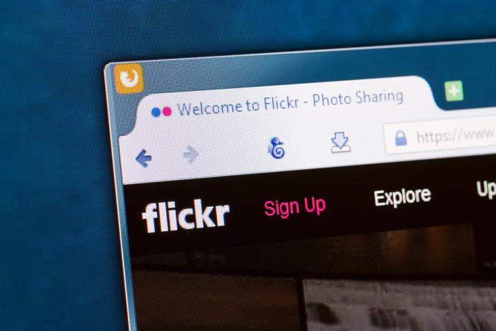 flickr shutters two services