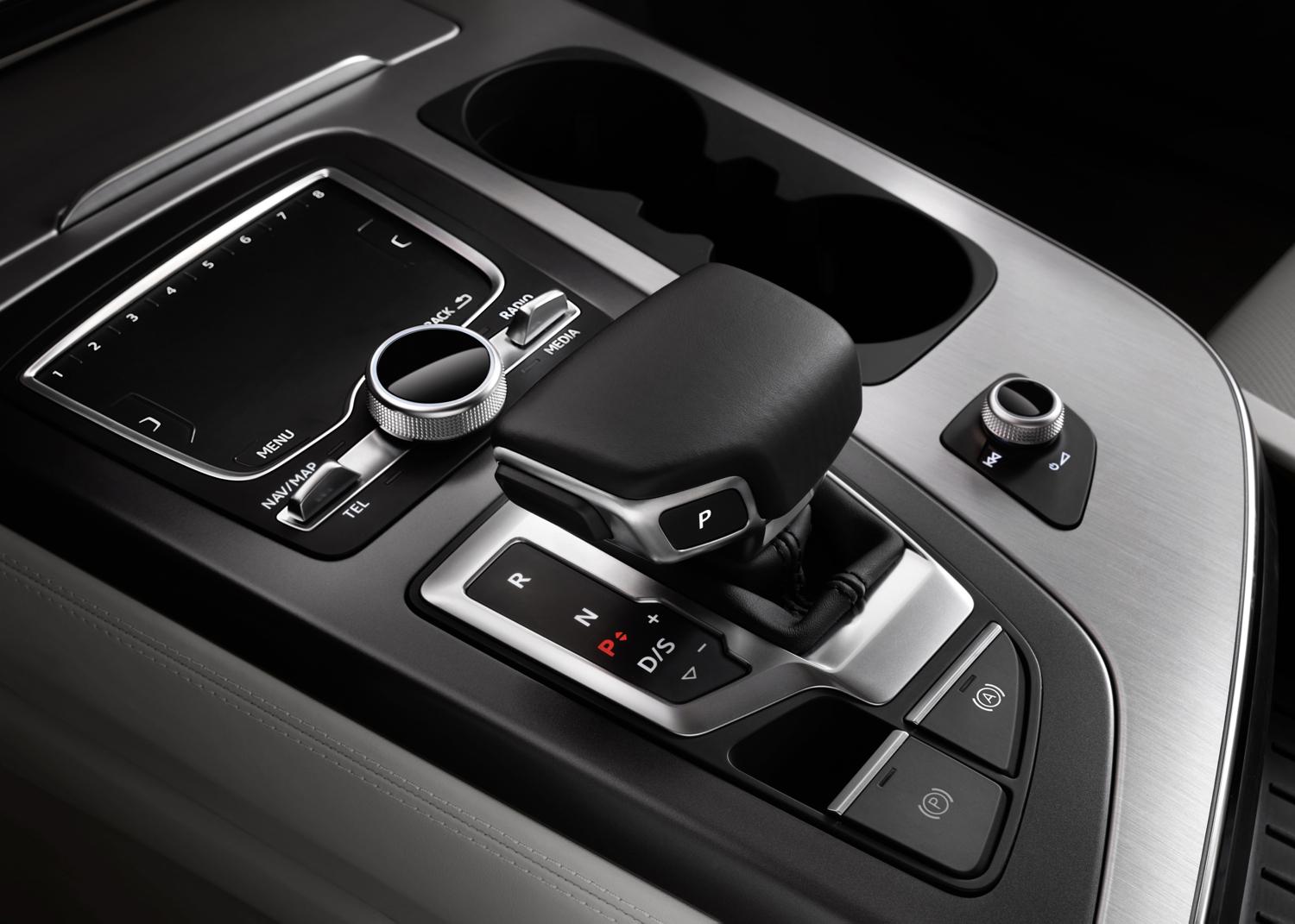 2016 Audi Q7 center console
