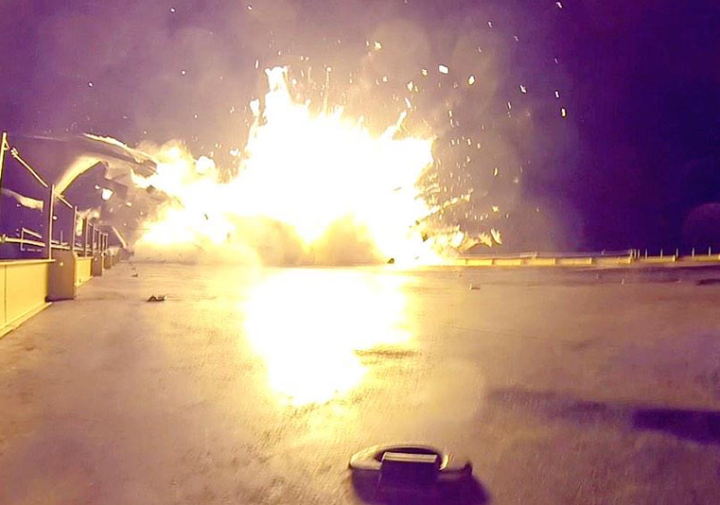 spacex ocean landing explosion video screen shot 2015 01 16 at 12 05 pm