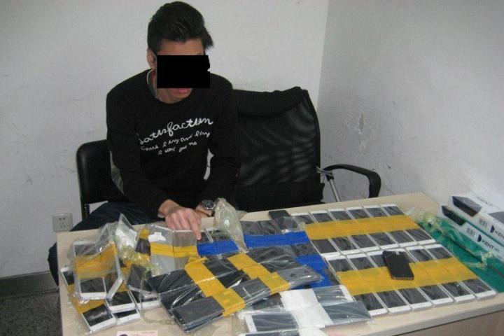 man tries smuggle 94 iphones china strapping body gets caught hong kong
