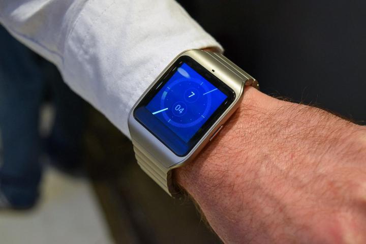 sony press event mwc 2016 news smartwatch 3 silver ces