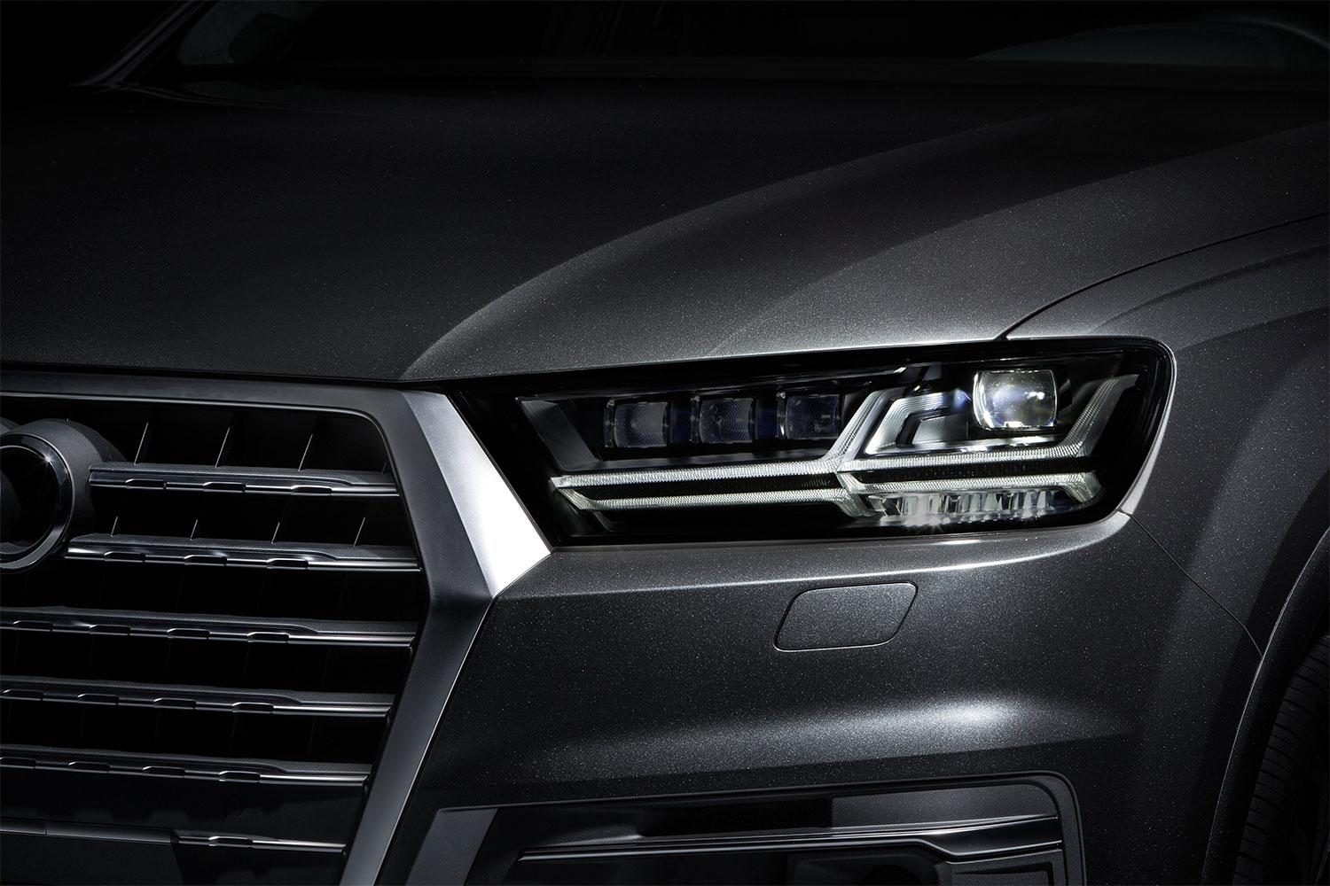 2016 Audi Q7 headlight