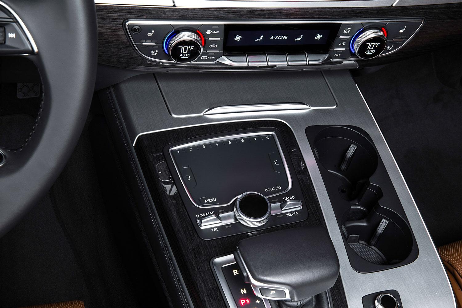 2016 Audi Q7 interior console 12