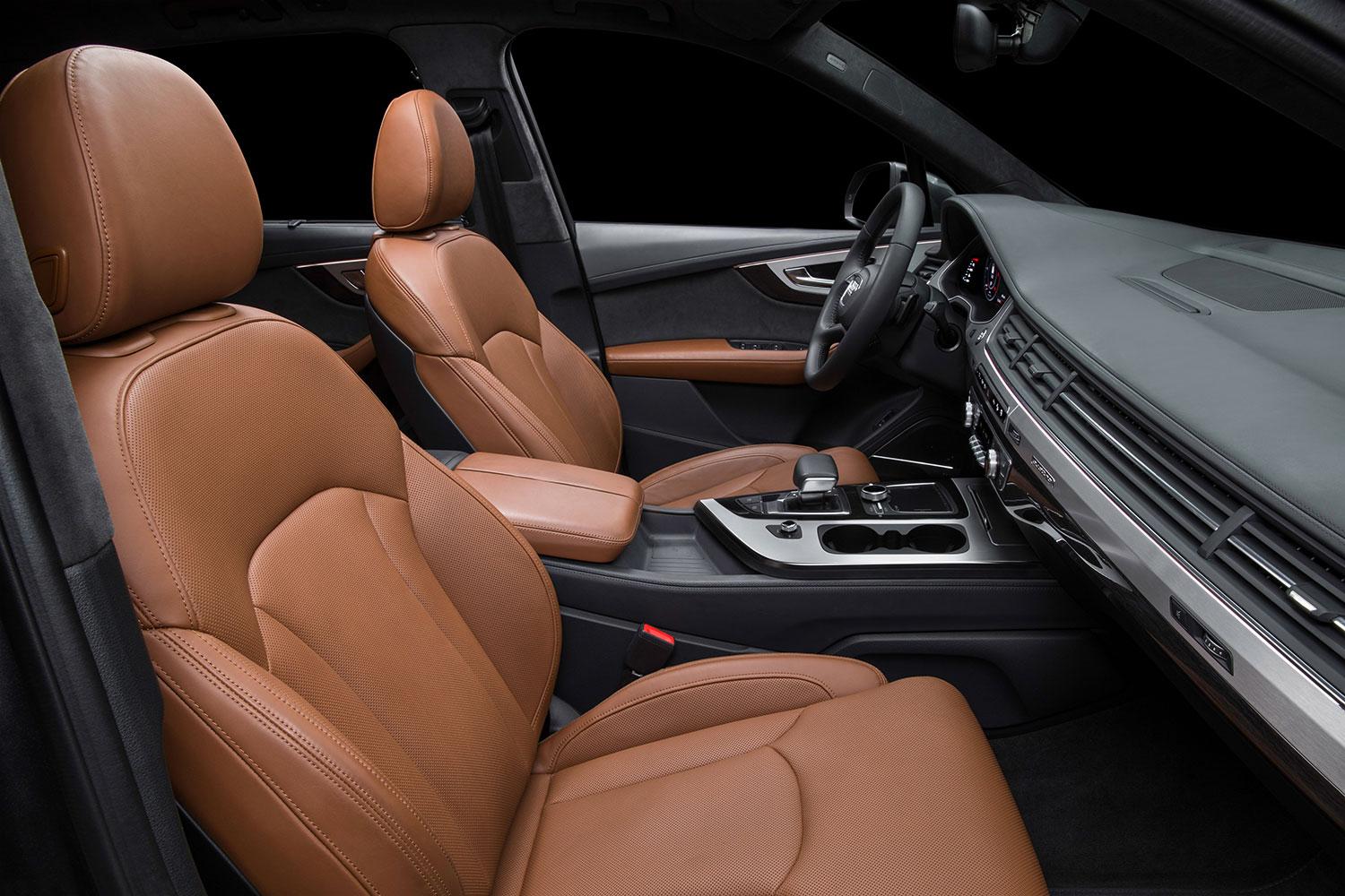 2016 Audi Q7 interior front side