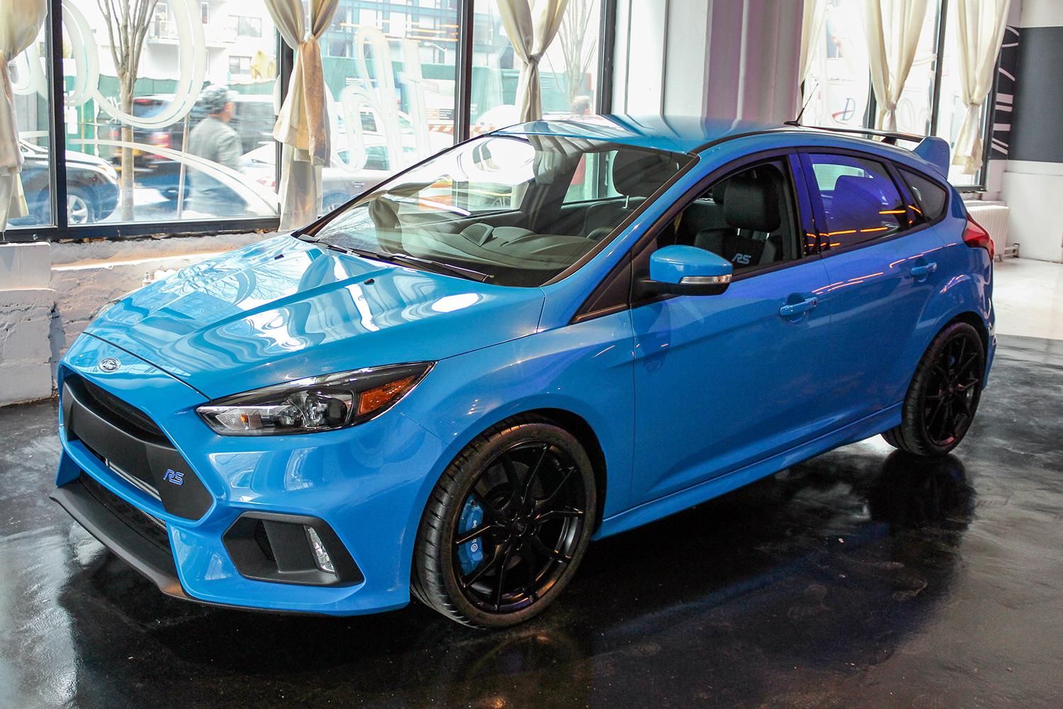 2016 Ford Focus RS blue front angle