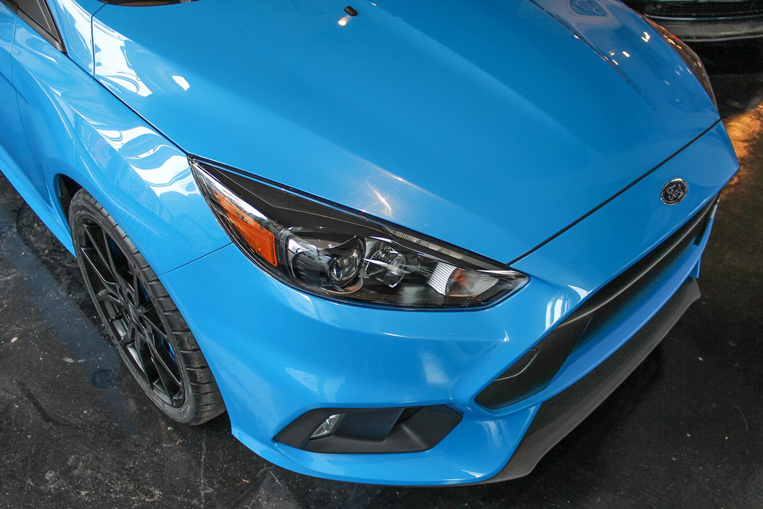 2016 Ford Focus RS blue hood angle
