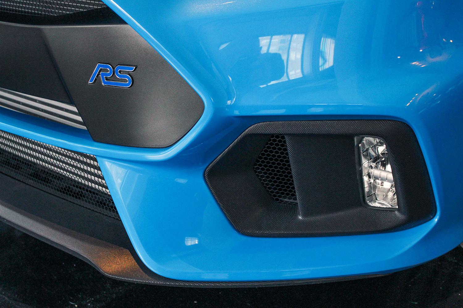 2016 Ford Focus RS blue intake