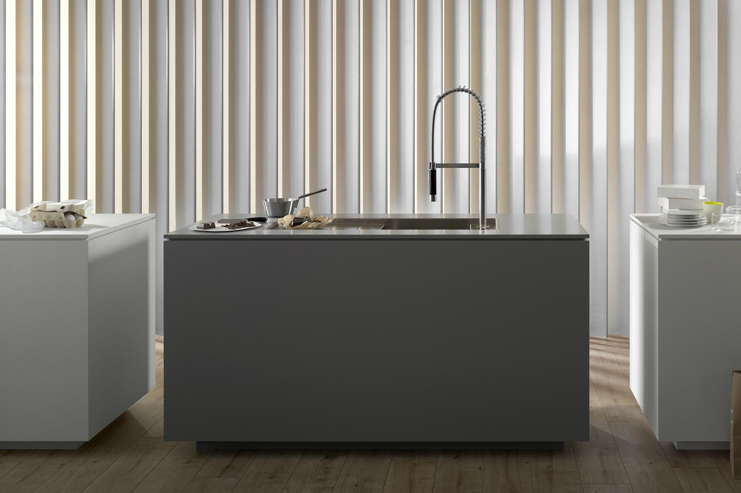 smart water digitizes flow and temperature dornbracht eunit kitchen sink away