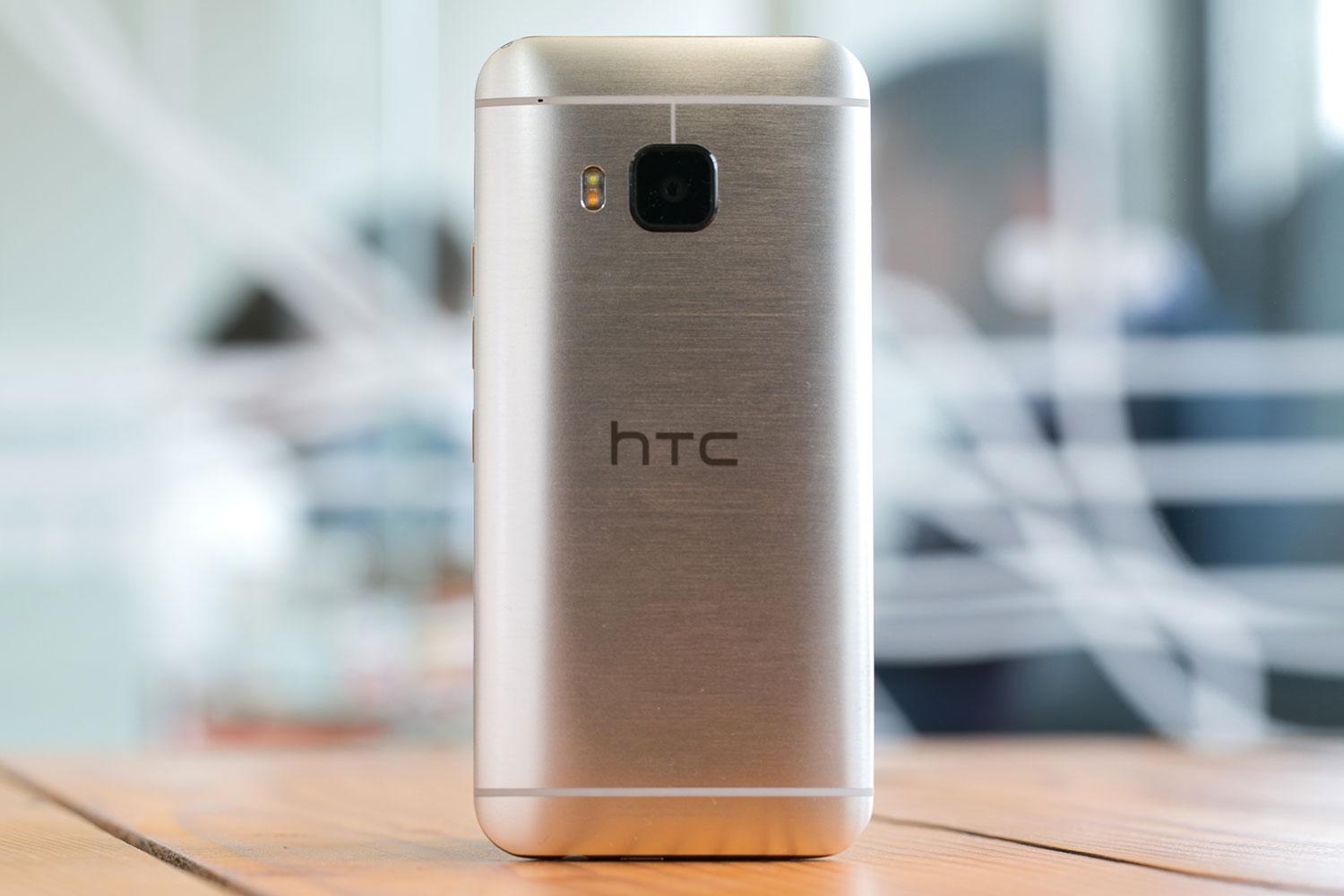 HTC One M9 back vertical