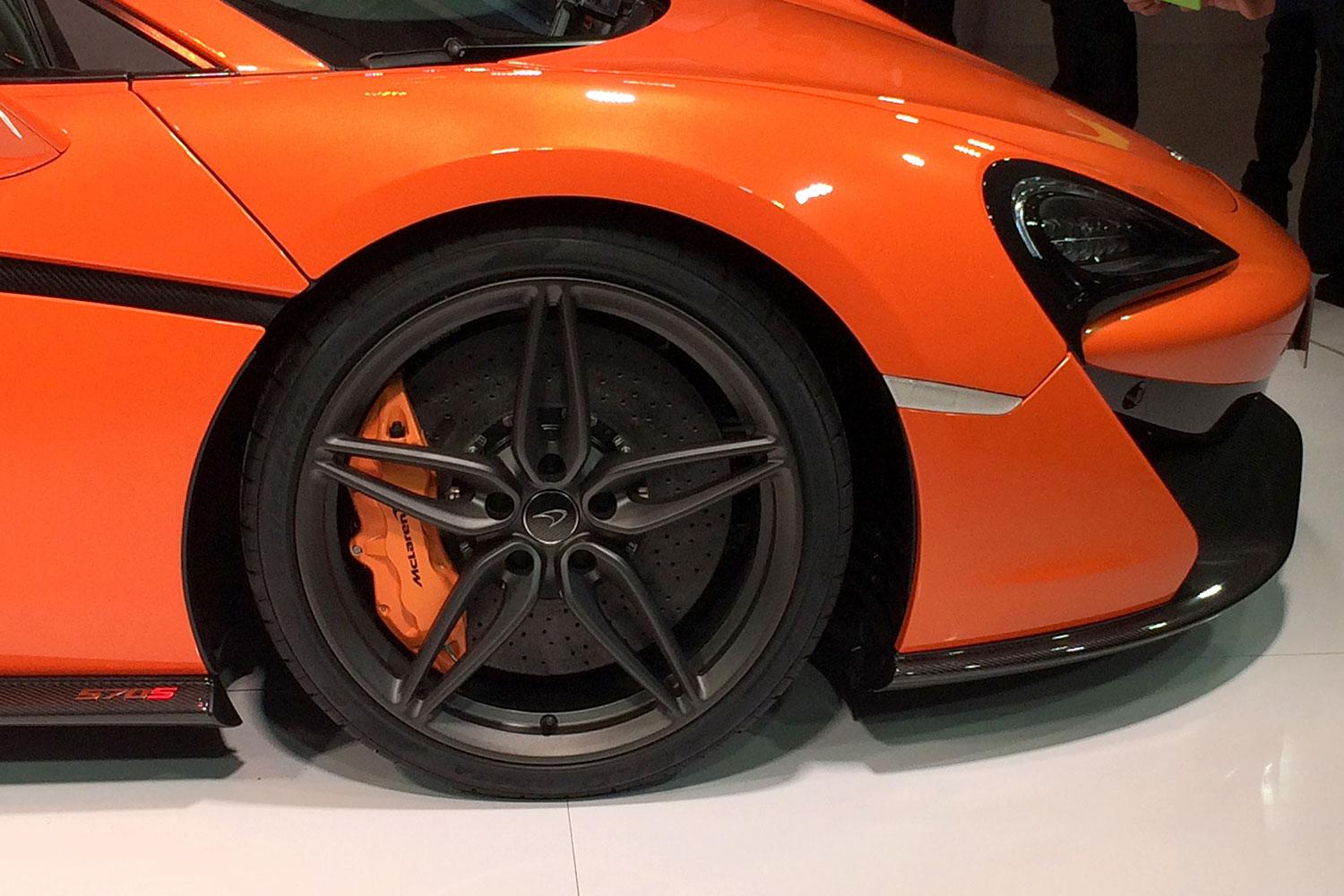 McLaren 570S Reveal tire