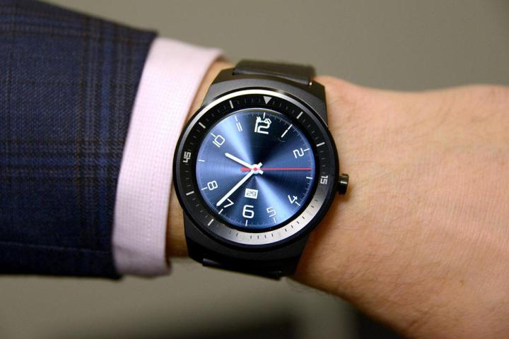 smartwatches could be more distracting than phones when driving smartwatch