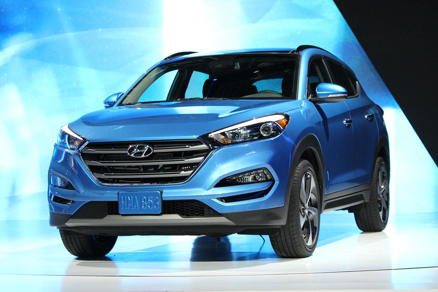 2016 Hyundai Tuscon front angle 2