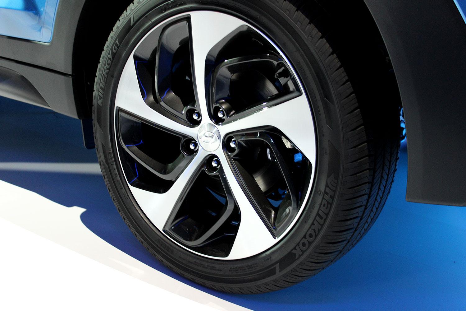 2016 Hyundai Tuscon tire detail