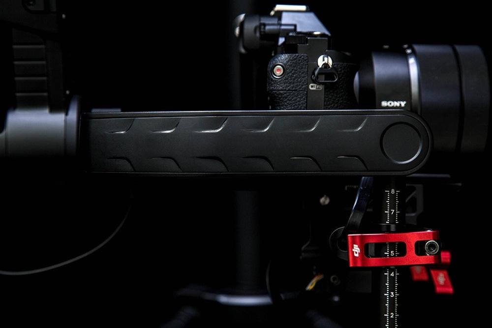 djis ronin m gimbal lets you single handedly create smooth hollywood style videos 7