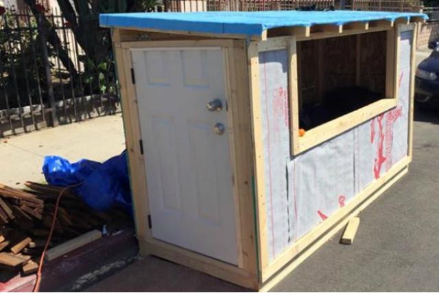 elvis summer creates tiny home for homeless friend 500